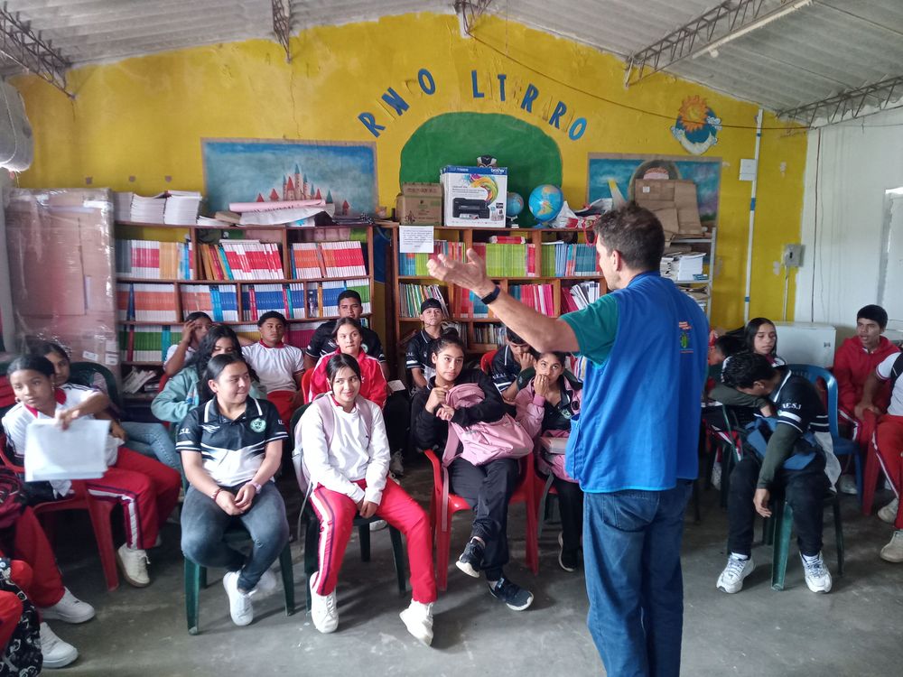 Santa Rosa del Sur Bolívar
ESTUDIANTES DE LA Y DE SAN LUQUITAS REFLEXIONAN SOBRE LA PAZ Y LA CONVIVENCIA ESCOLAR
 - Imagen 8