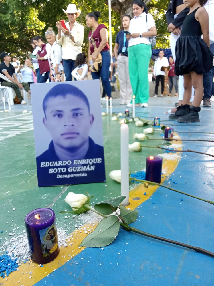 SANTA ROSA DEL SUR CONMEMORÓ EL DÍA DE LOS DESAPARECIDOS CON UN MENSAJE DE ESPERANZA Y MEMORIA - Imagen 6