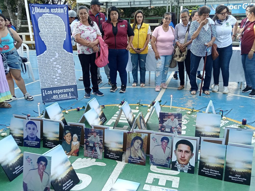 SANTA ROSA DEL SUR CONMEMORÓ EL DÍA DE LOS DESAPARECIDOS CON UN MENSAJE DE ESPERANZA Y MEMORIA - Imagen 7