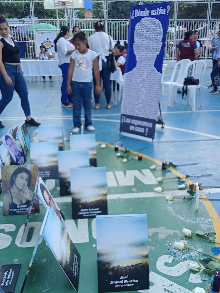 SANTA ROSA DEL SUR CONMEMORÓ EL DÍA DE LOS DESAPARECIDOS CON UN MENSAJE DE ESPERANZA Y MEMORIA - Imagen 2