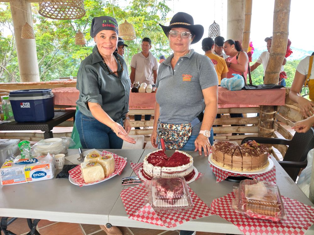 LA VITRINA CAMPESINA RINDIÓ HOMENAJE A LAS MUJERES QUE HACEN FLORECER EL CAMPO Y LA VIDA - Imagen 11