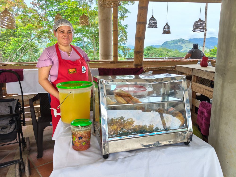 LA VITRINA CAMPESINA RINDIÓ HOMENAJE A LAS MUJERES QUE HACEN FLORECER EL CAMPO Y LA VIDA - Imagen 12