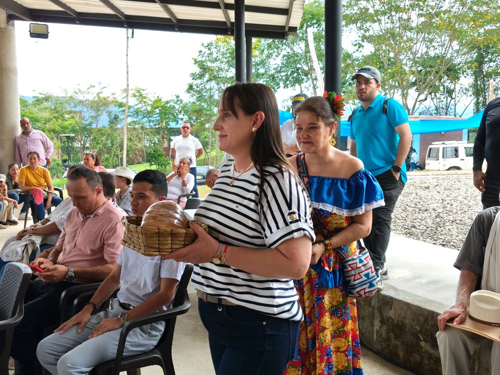 LA VITRINA CAMPESINA RINDIÓ HOMENAJE A LAS MUJERES QUE HACEN FLORECER EL CAMPO Y LA VIDA - Imagen 10