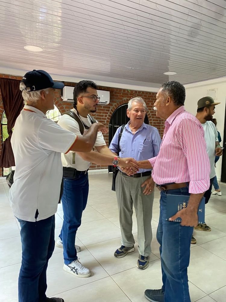 CAMINAMOS POR LA PAZ PORQUE LA PAZ TAMBIÉN SE CONSTRUYE DANDO PASOS JUNTOS - Imagen 2