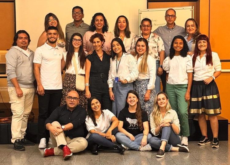 DESDE LAS REGIONES COMUNICAMOS PARA LA VIDA
LAS REGIONES SE UNEN A CONSTRUIR UNA COMUNICACIÓN PARA LA VIDA